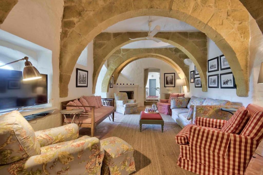 Casa Mezzodi' - Luxurious 18th C. With Gardens & Pool Villa